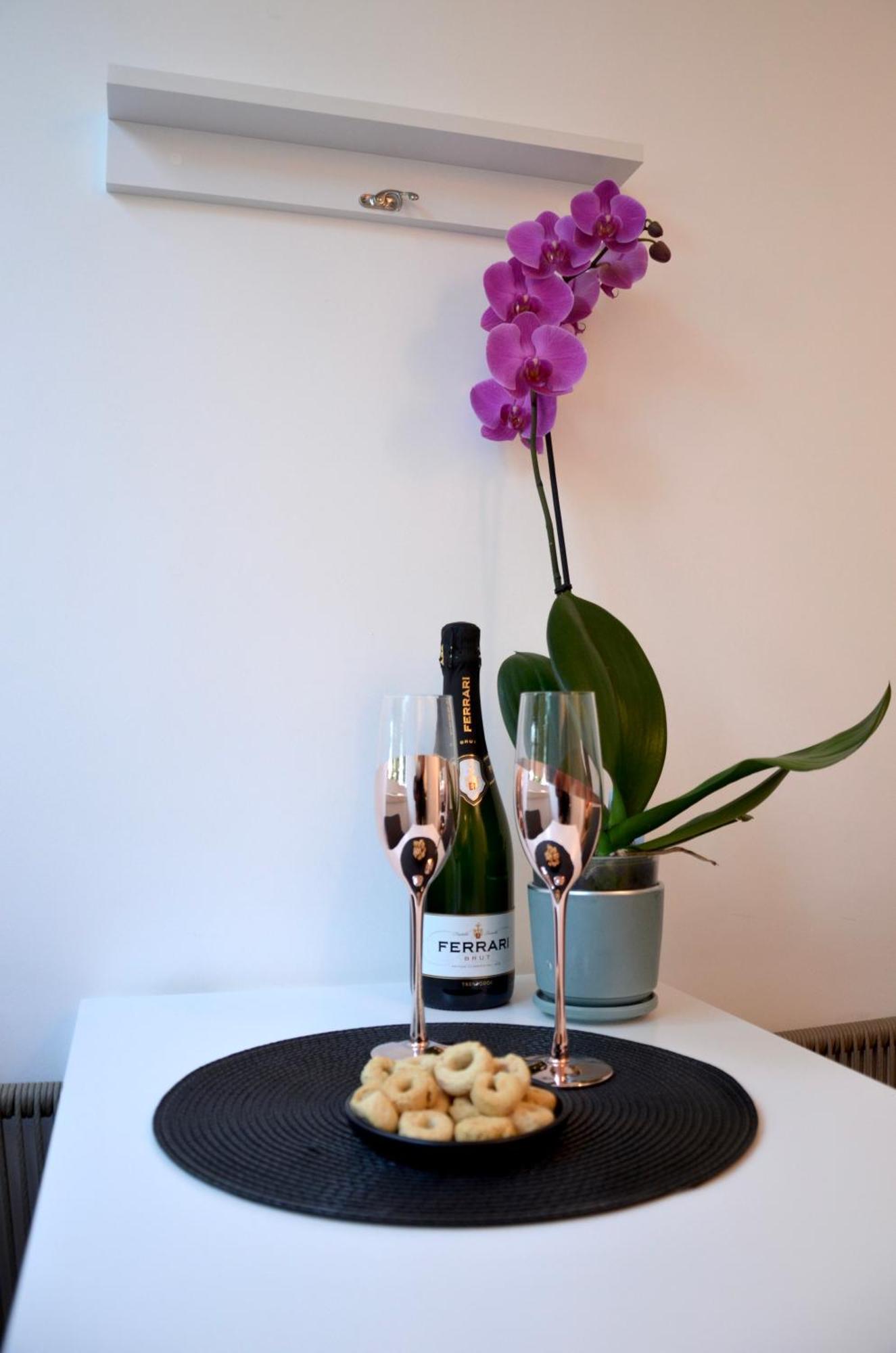 18Zero2 Luxury Rooms Bari Kültér fotó