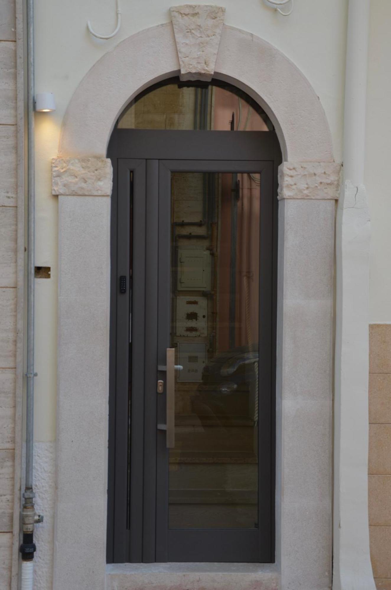 18Zero2 Luxury Rooms Bari Kültér fotó