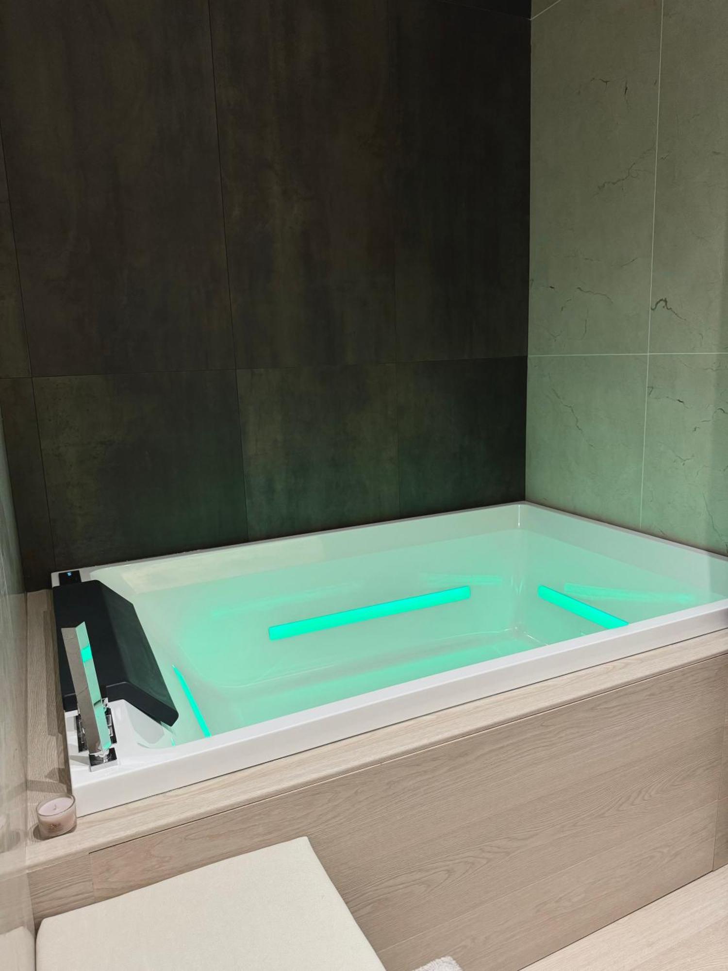 18Zero2 Luxury Rooms Bari Kültér fotó